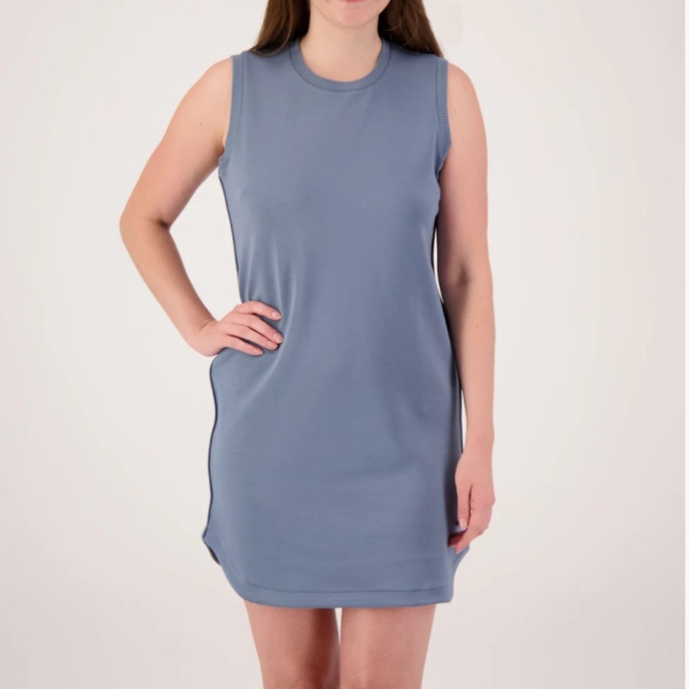 NWT Te Verde Sleevlesss Scuba Dress